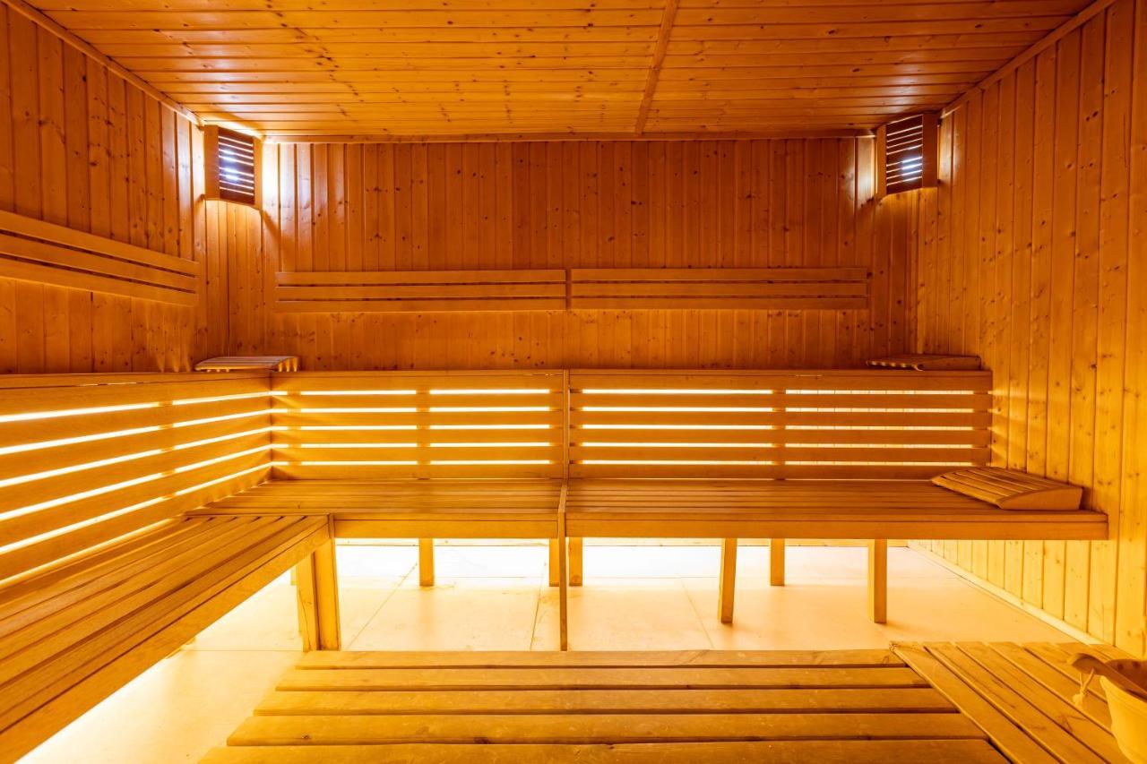 Spa Hotel Persenk Devin Exterior foto A modern Finnish sauna
