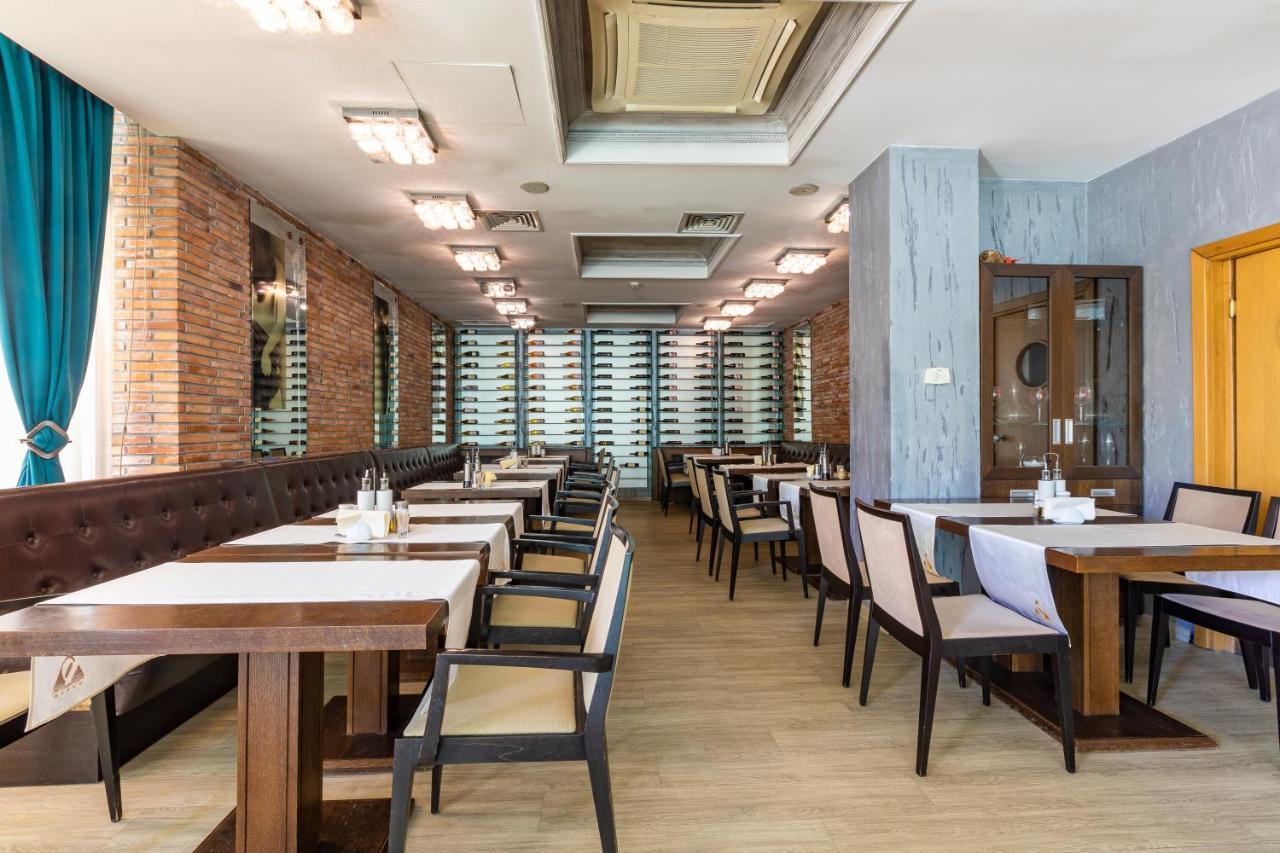 Spa Hotel Persenk Devin Exterior foto Restaurant interior