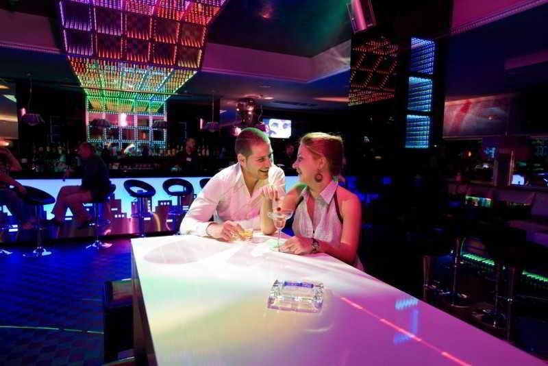 Spa Hotel Persenk Devin Exterior foto The bar at the nightclub